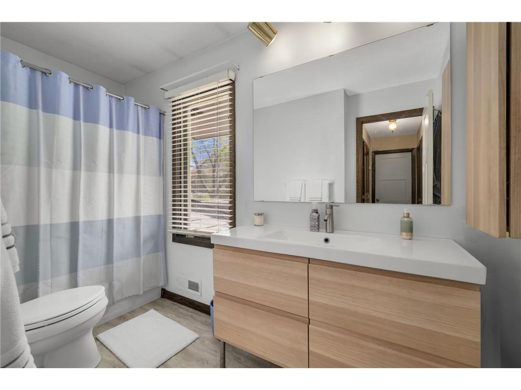 10203 Scarborough Road Bloomington MN 55437 7067212 image18