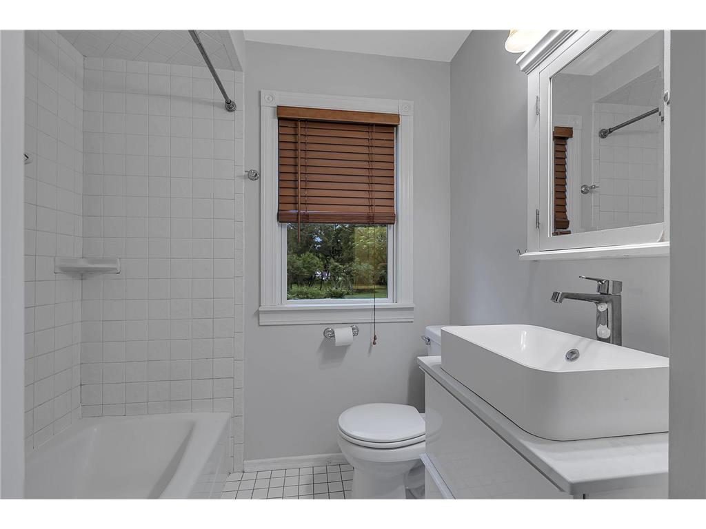 10206 Lakeview Drive W Minnetonka MN 55305 7092275 image12