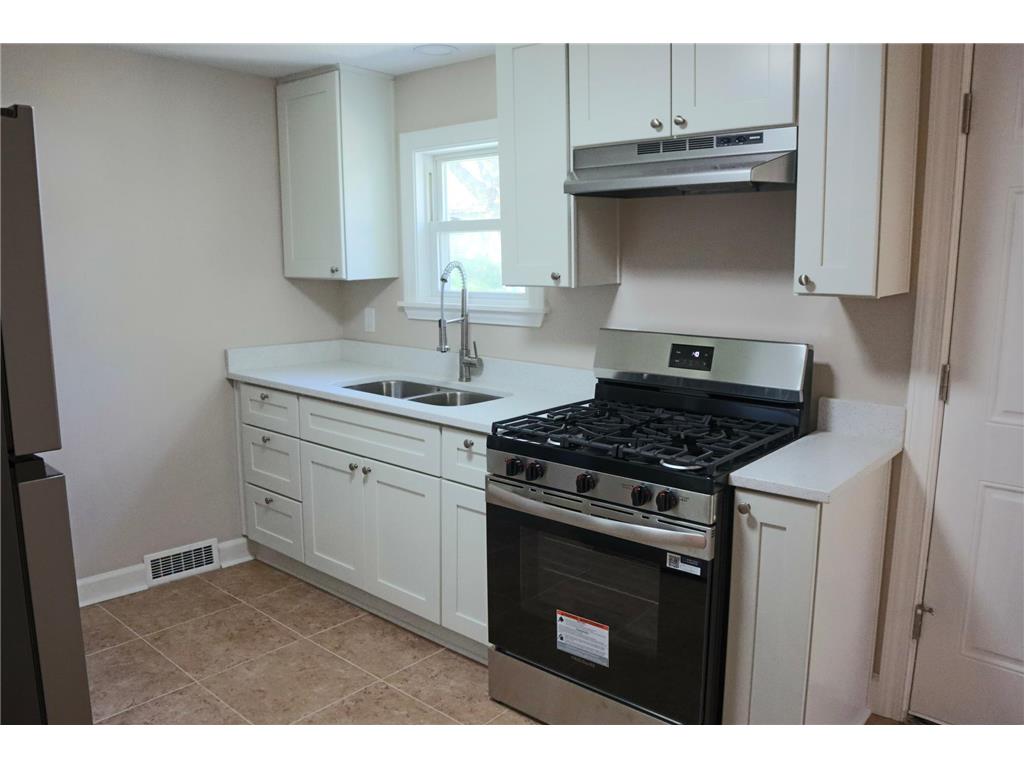 1021 Minnehaha Avenue E Saint Paul MN 55106 7071778 image15