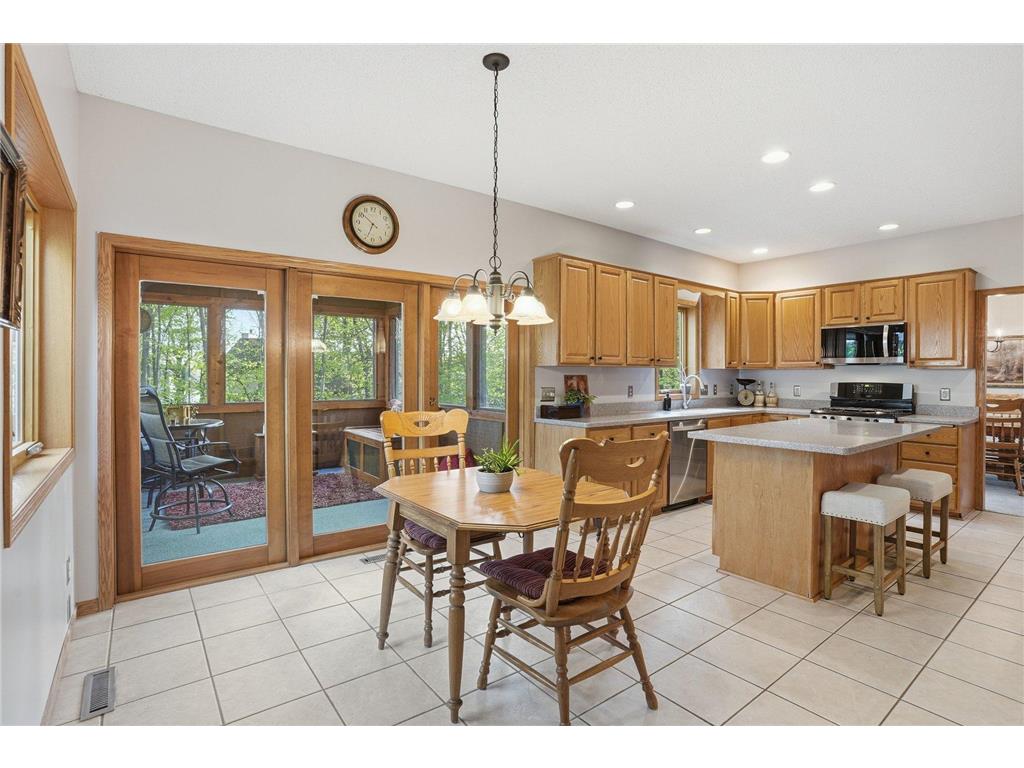 1021 Wildwood Way Chaska MN 55318 7067478 image14