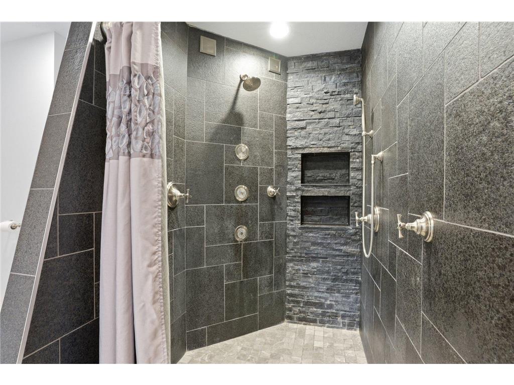 1021 Wildwood Way Chaska MN 55318 7067478 image27