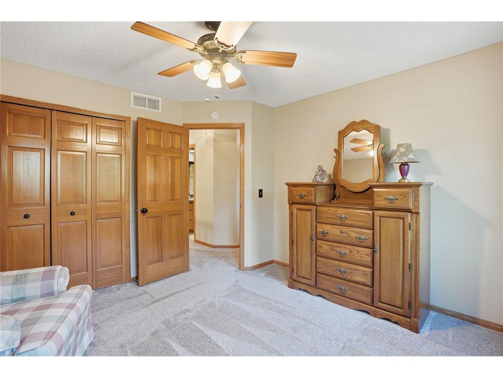1021 Wildwood Way Chaska MN 55318 7067478 image32