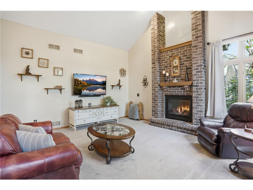1021 Wildwood Way Chaska MN 55318 7067478 image9