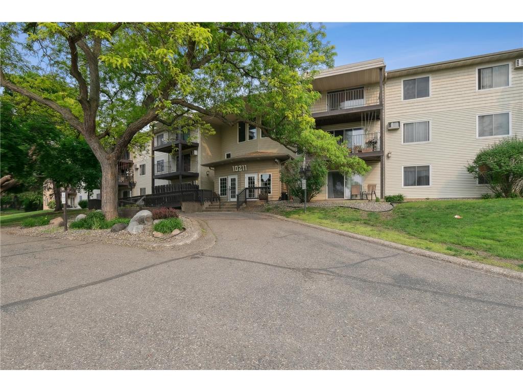 10211 Cedar Lake Road #104 Minnetonka MN 55305 6730659 image1