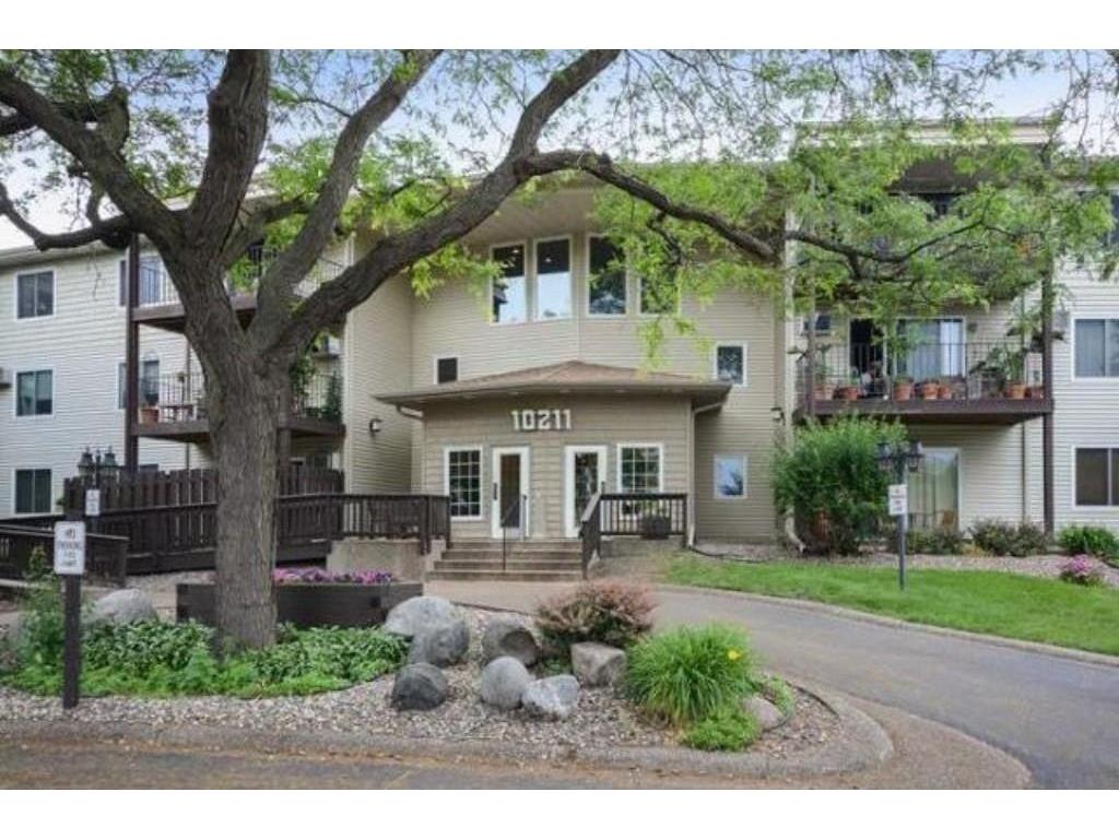 10211 Cedar Lake Road #105 Minnetonka MN 55305 6720665 image1