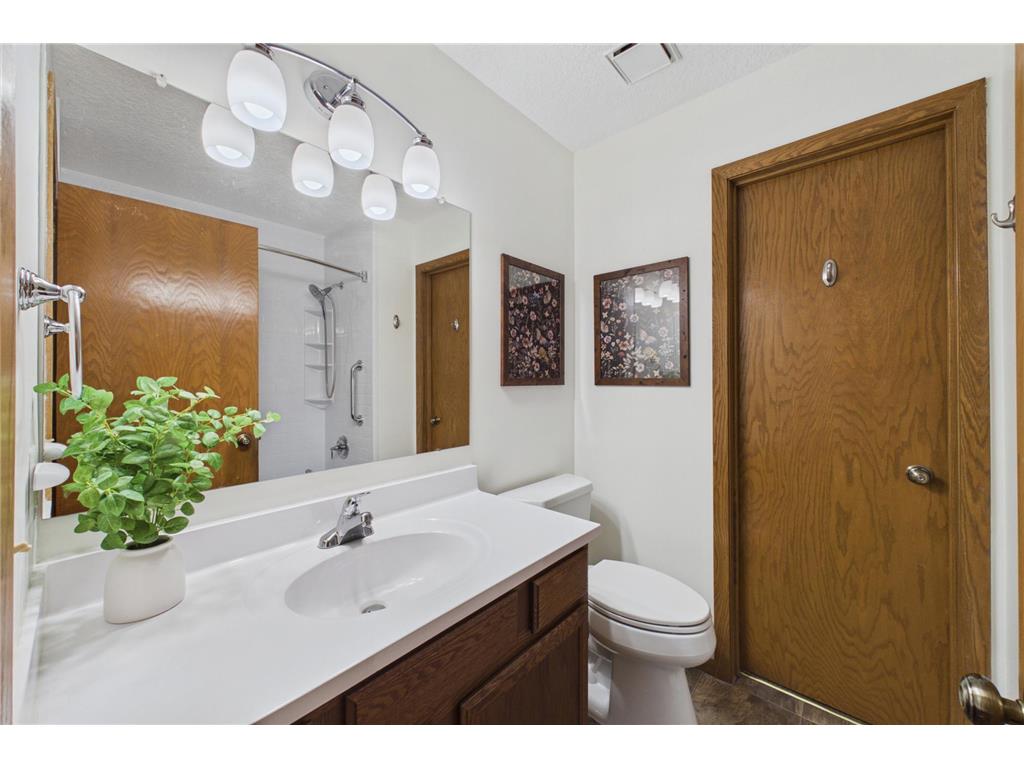 10211 Lee Drive Eden Prairie MN 55347 7067362 image17