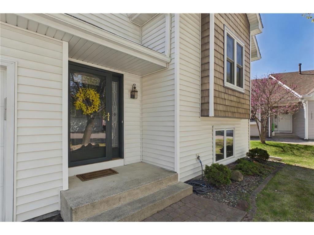 10211 Lee Drive Eden Prairie MN 55347 7067362 image2