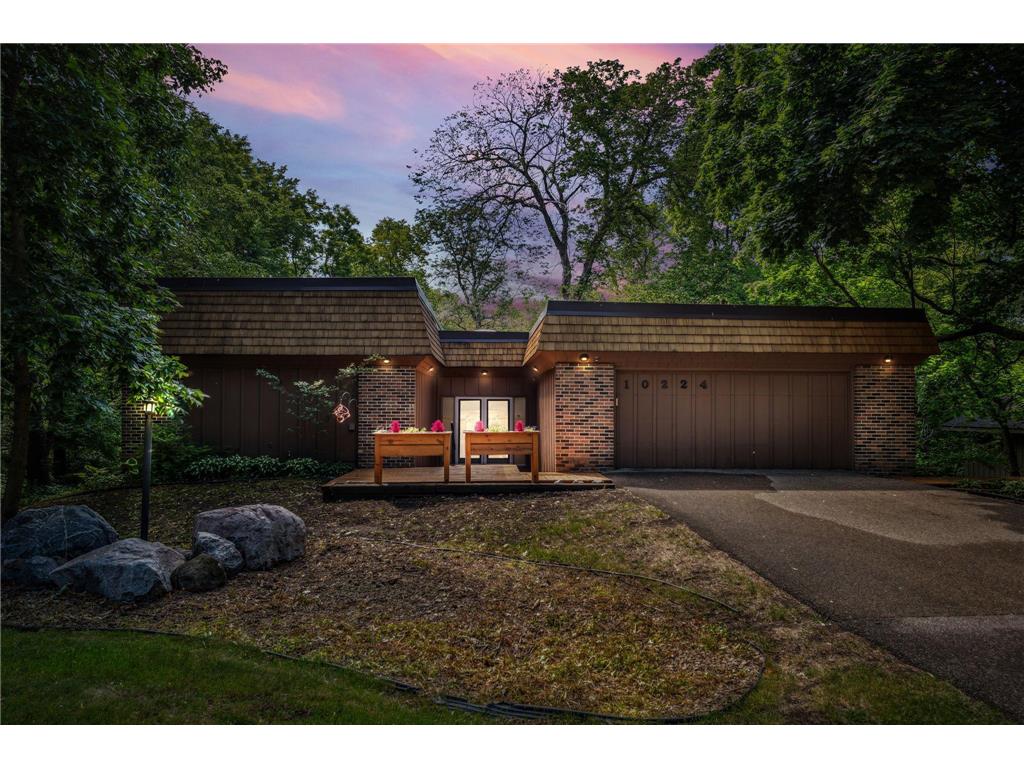 10224 Wildwood Road Bloomington MN 55437 6382564 image1