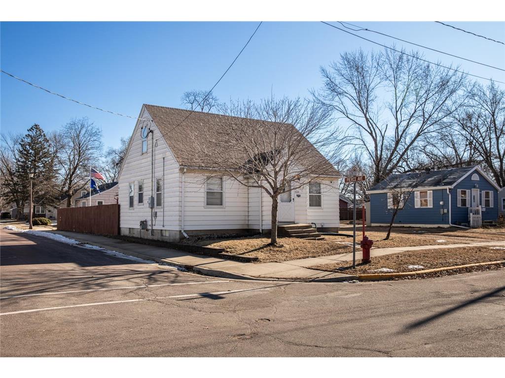 1024 Center Street North Mankato MN 56003 6652760 image1