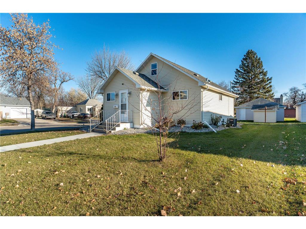1024 Stearns Street Crookston MN 56716 6816941 image1