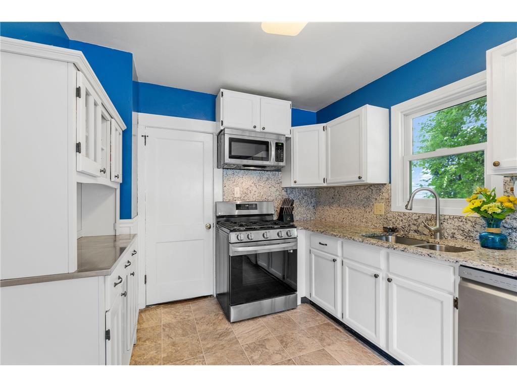 1024 Victoria Street N Saint Paul MN 55103 7070798 image30