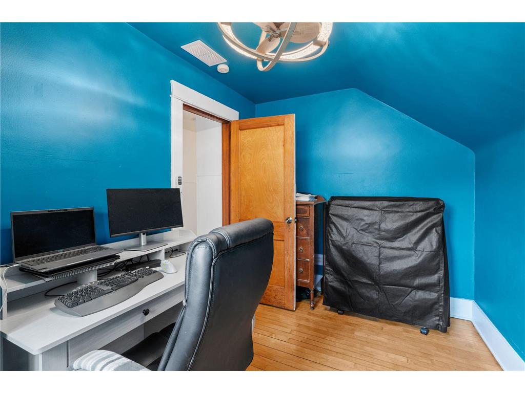 1024 Victoria Street N Saint Paul MN 55103 7070798 image49