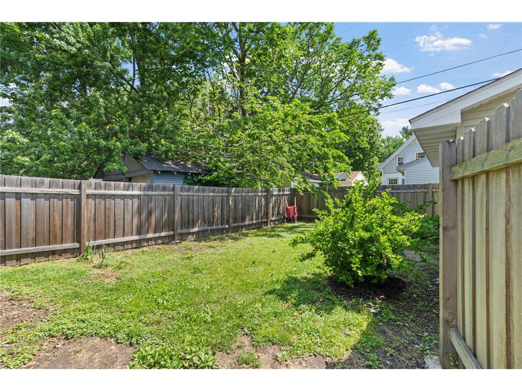 1024 Victoria Street N Saint Paul MN 55103 7070798 image7