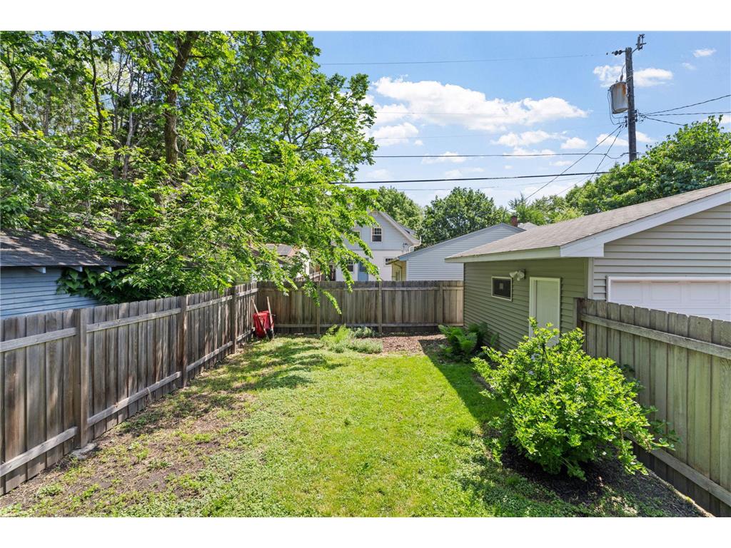 1024 Victoria Street N Saint Paul MN 55103 7070798 image8