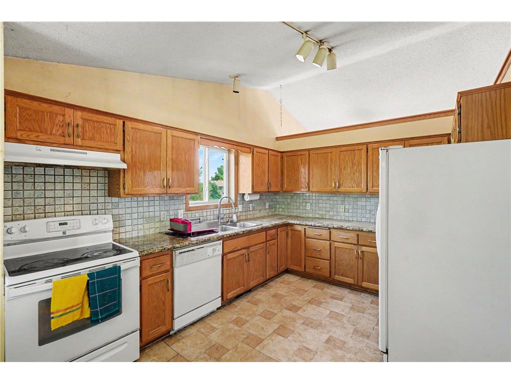 10241 Madison Street NE Blaine MN 55434 7072573 image6