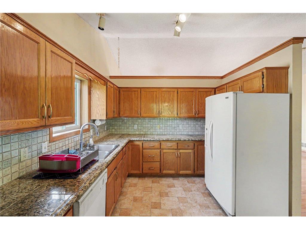 10241 Madison Street NE Blaine MN 55434 7072573 image7