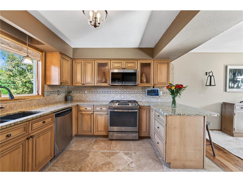 10243 Englewood Drive Eden Prairie MN 55347 6702718 image1