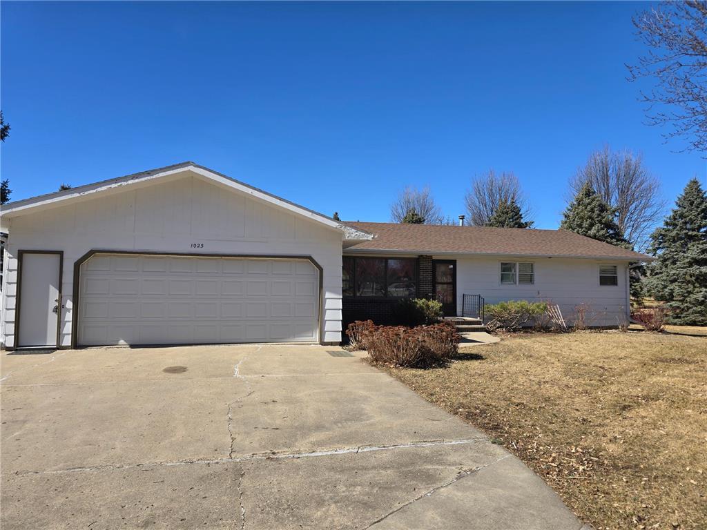 1025 W Fairview Drive Luverne MN 56156 7012773 image1