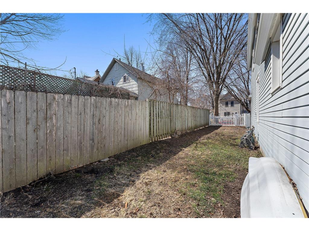 1026 Churchill Street Saint Paul MN 55103 7053430 image24