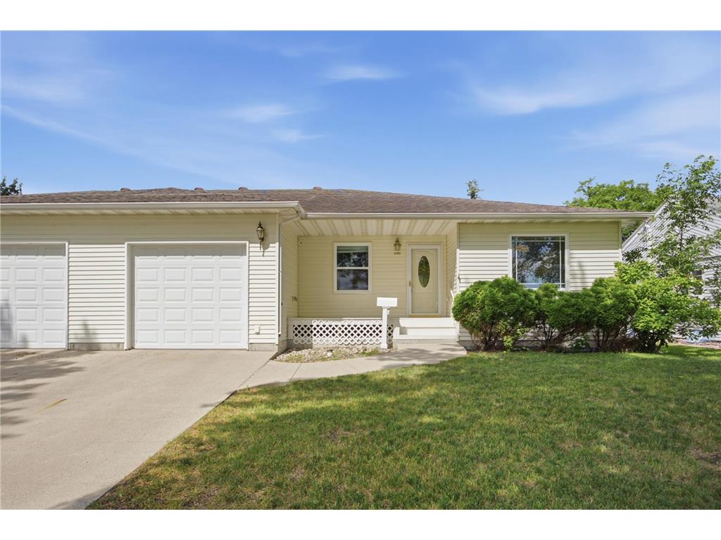 1026 OAK Street N Fargo ND 58102 7090637 image1