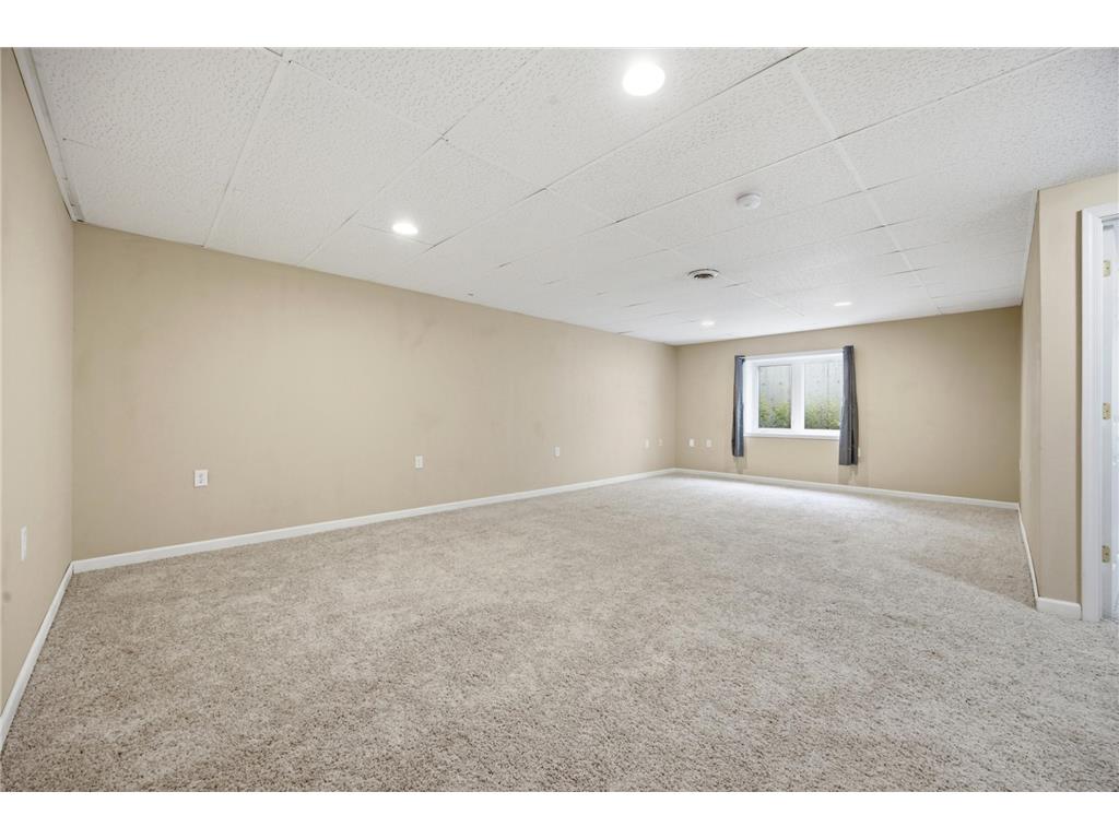1026 OAK Street N Fargo ND 58102 7090637 image17