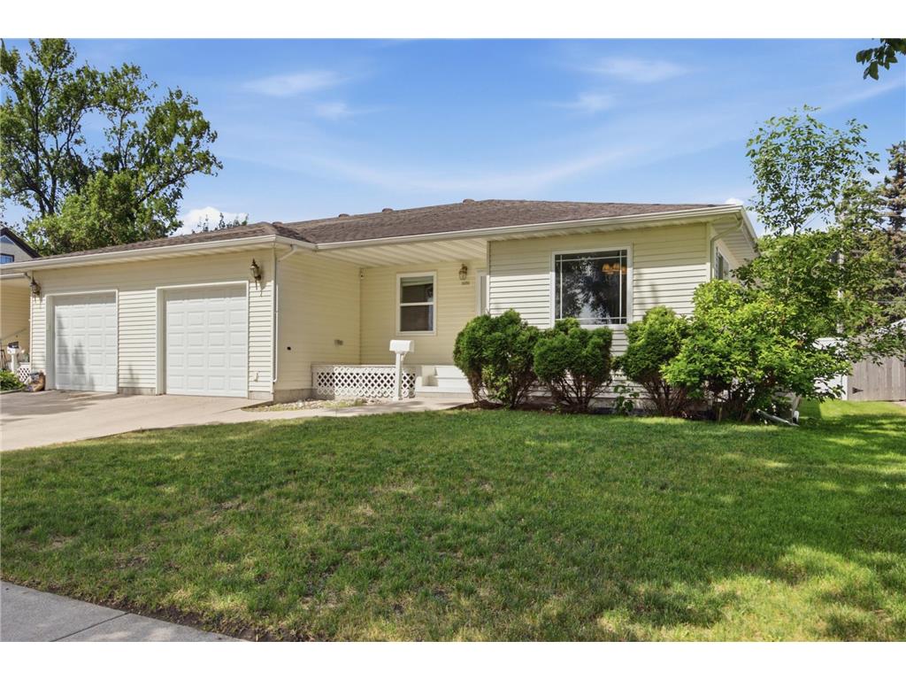 1026 OAK Street N Fargo ND 58102 7090637 image2