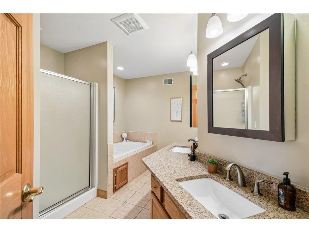 1026 Saint Johns Bay Woodbury MN 55129 7088407 image36
