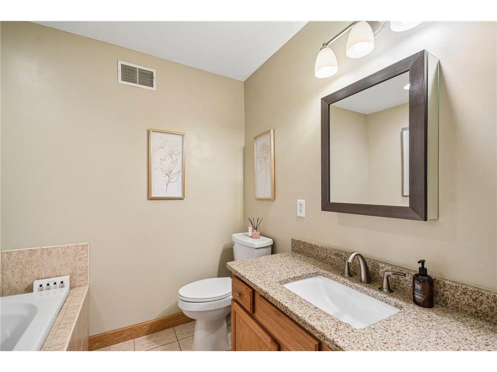 1026 Saint Johns Bay Woodbury MN 55129 7088407 image37