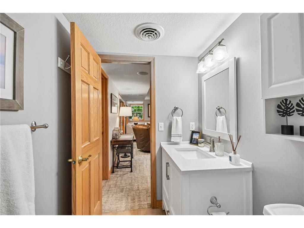 1026 Saint Johns Bay Woodbury MN 55129 7088407 image48