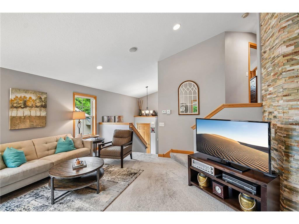 1026 Saint Johns Bay Woodbury MN 55129 7088407 image8