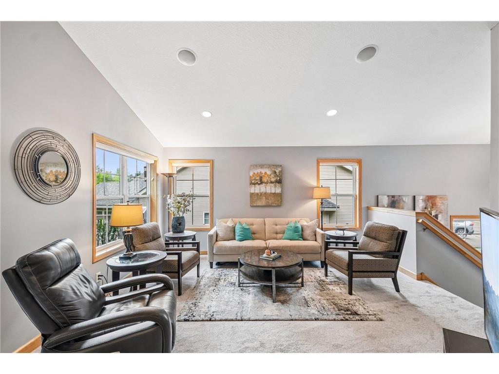 1026 Saint Johns Bay Woodbury MN 55129 7088407 image9