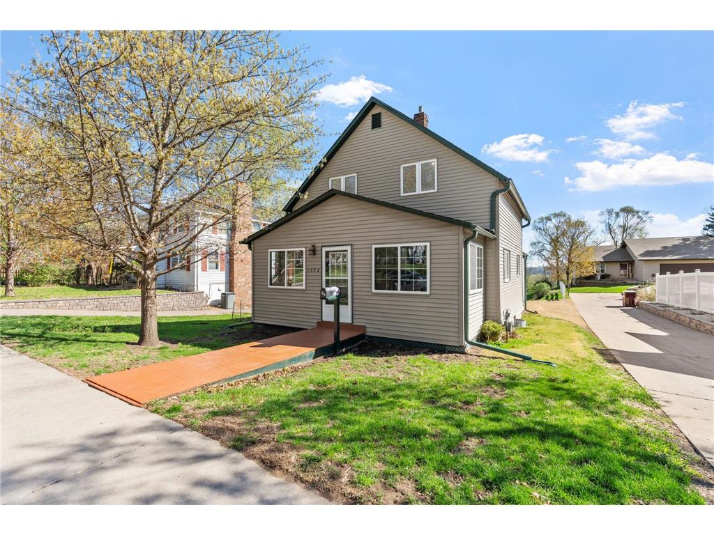 1026 Summit Avenue South Saint Paul MN 55075 7063169 image1