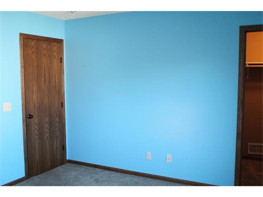 1027 Taft Street S Cambridge MN 55008 6731088 image11