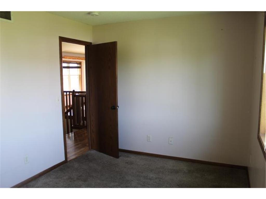 1027 Taft Street S Cambridge MN 55008 6731088 image17