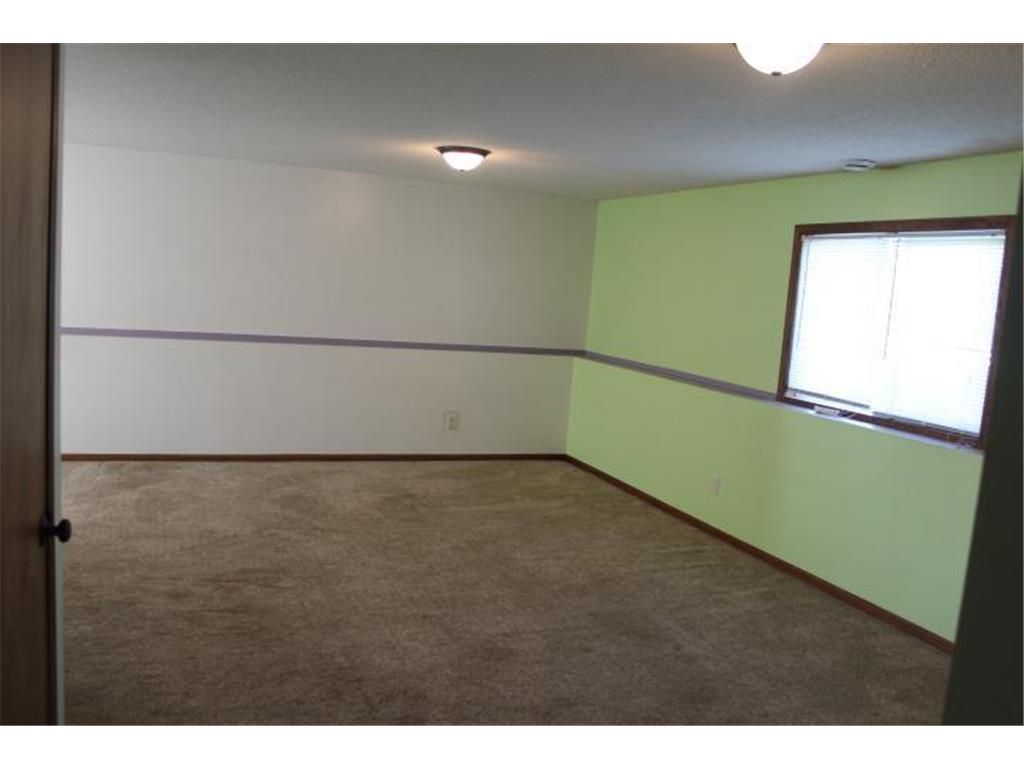 1027 Taft Street S Cambridge MN 55008 6731088 image21