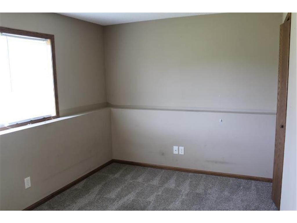 1027 Taft Street S Cambridge MN 55008 6731088 image23