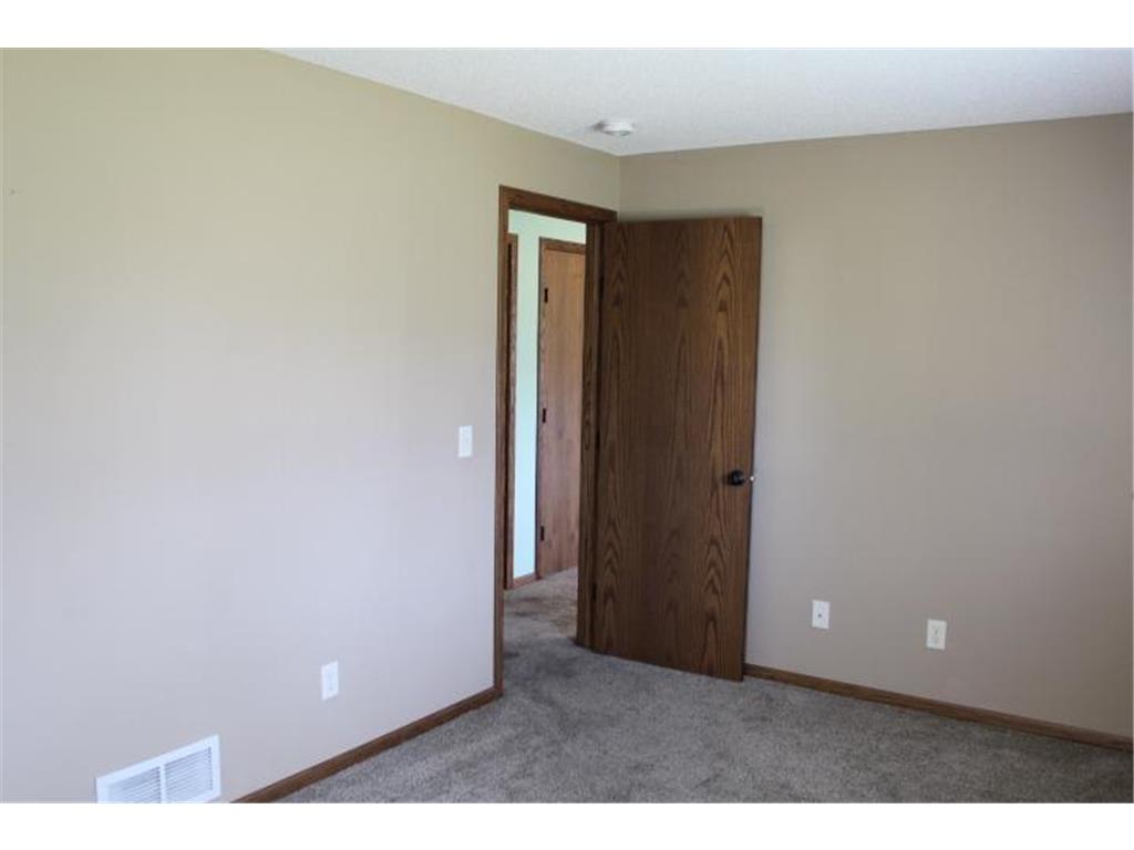 1027 Taft Street S Cambridge MN 55008 6731088 image24