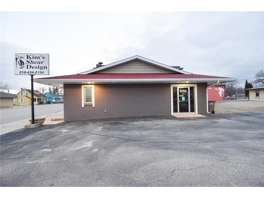 103 Mckinley Avenue W Karlstad MN 56732 7056923 image1