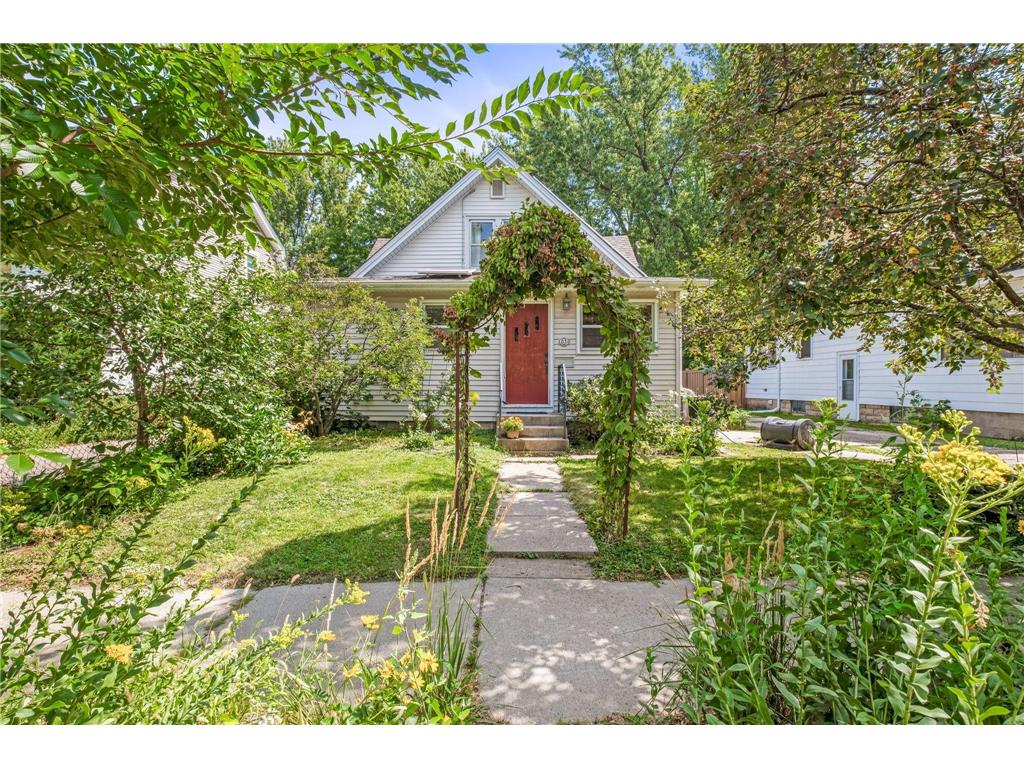 1030 Como Place Saint Paul MN 55103 6160748 image1