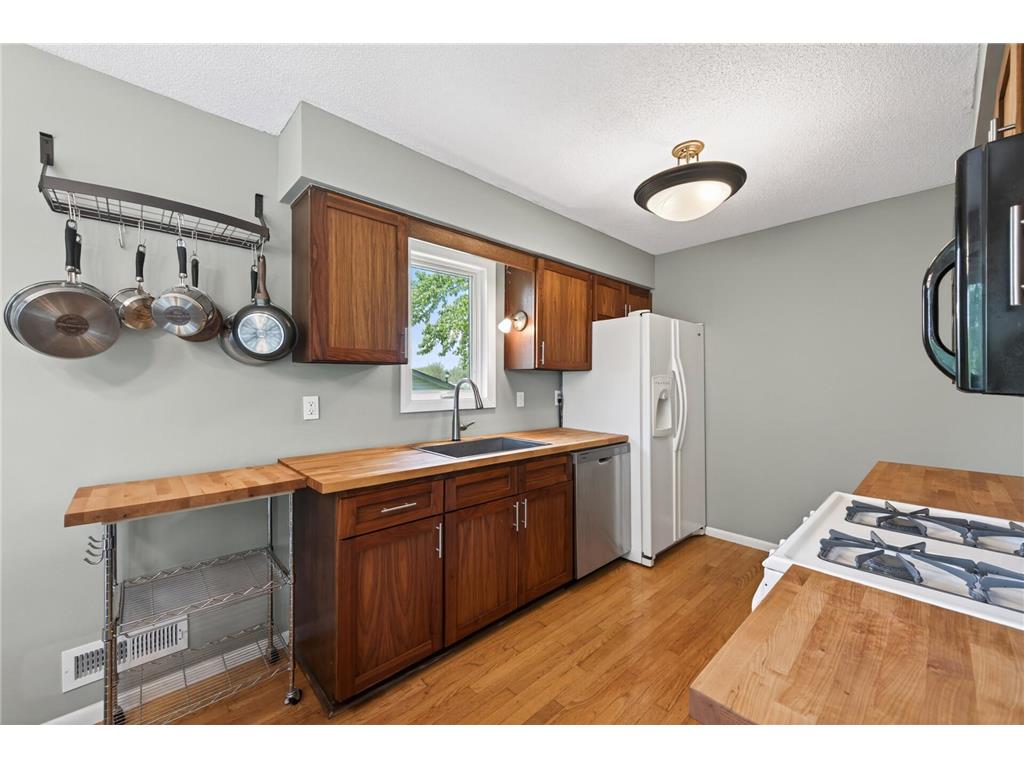 1030 Whitney Drive Apple Valley MN 55124 7068845 image11