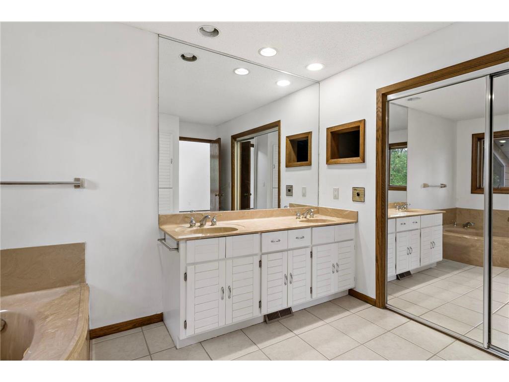 10300 27th Avenue N Plymouth MN 55441 - Medicine Lake 7065744 image29