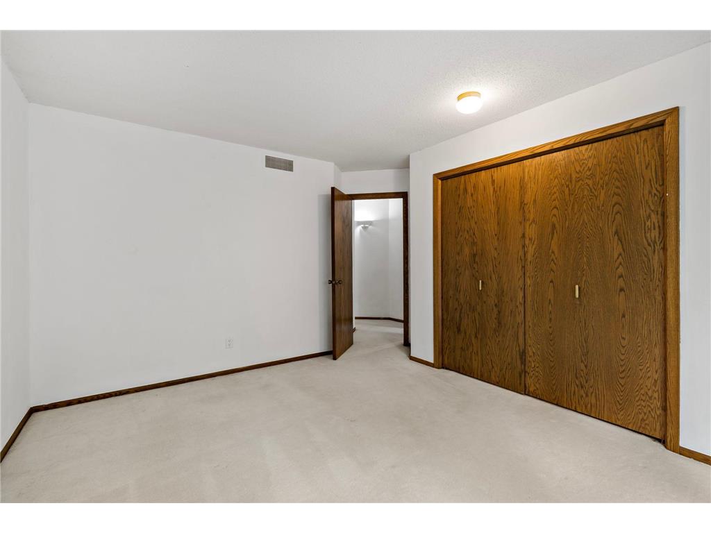 10300 27th Avenue N Plymouth MN 55441 - Medicine Lake 7065744 image33