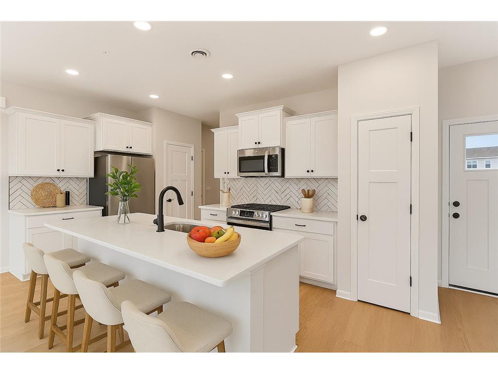 10300 Birchwood Circle Victoria MN 55318 7015928 image2