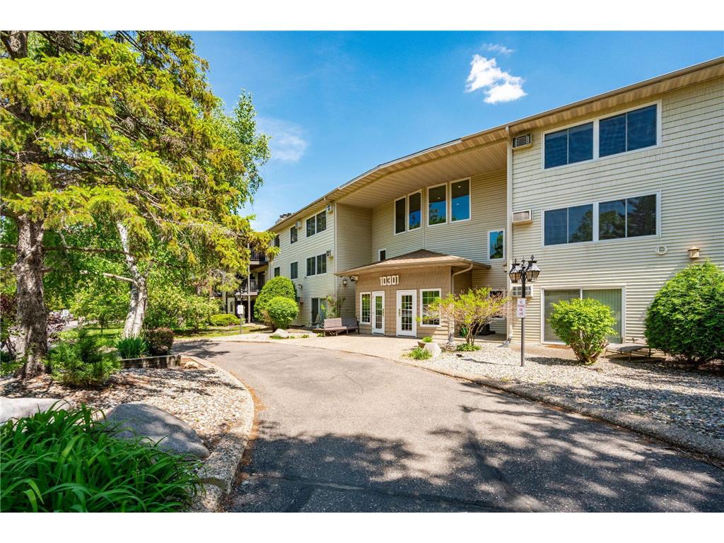 10301 Cedar Lake Road #201 Minnetonka MN 55305 7079111 image1