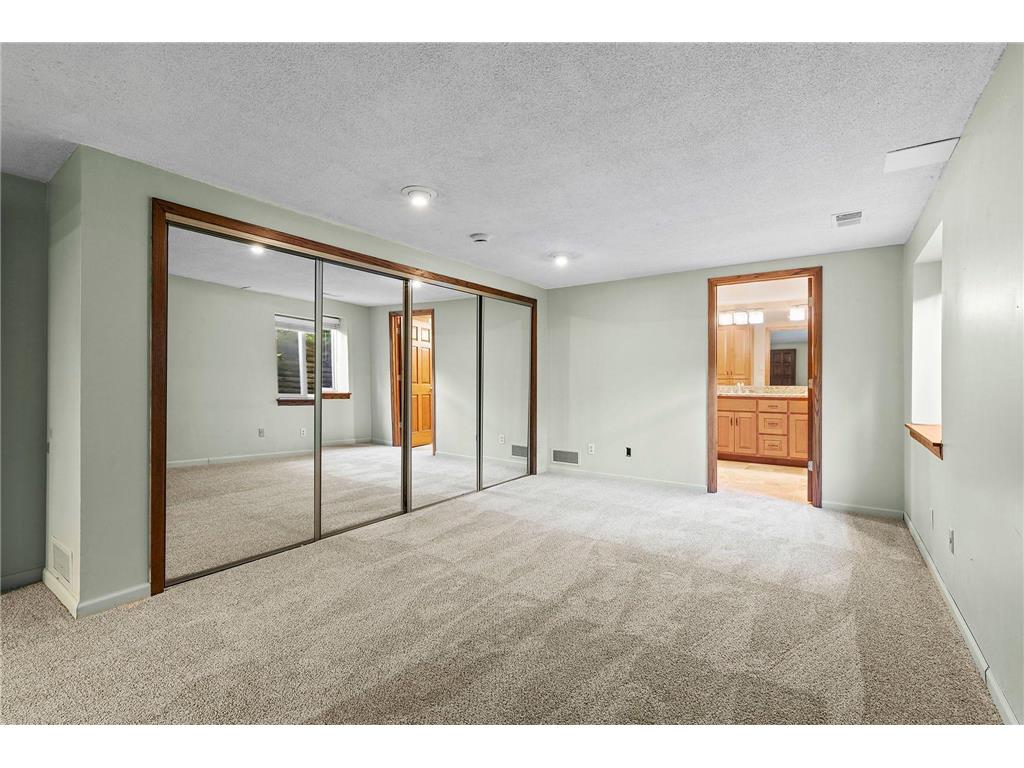10302 Toledo Circle Bloomington MN 55437 7048992 image37
