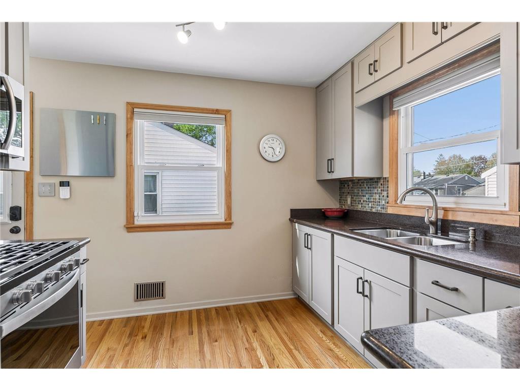 1031 Bowdoin Street Saint Paul MN 55116 7019222 image9