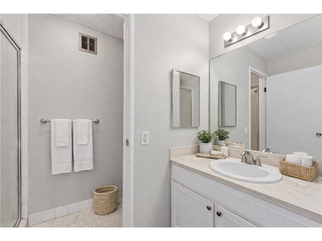 10311 Cedar Lake Road #103 Minnetonka MN 55305 7008324 image13