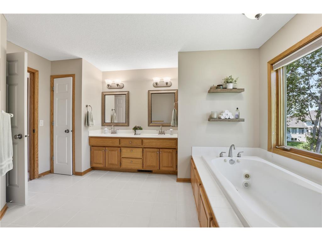 10362 Waterfront Drive Woodbury MN 55129 7094788 image28