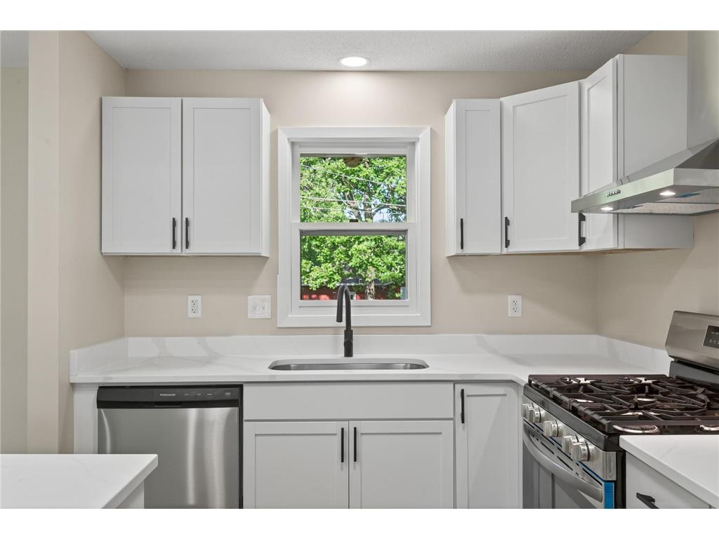 10370 Flamingo Street NW Coon Rapids MN 55433 7087759 image3