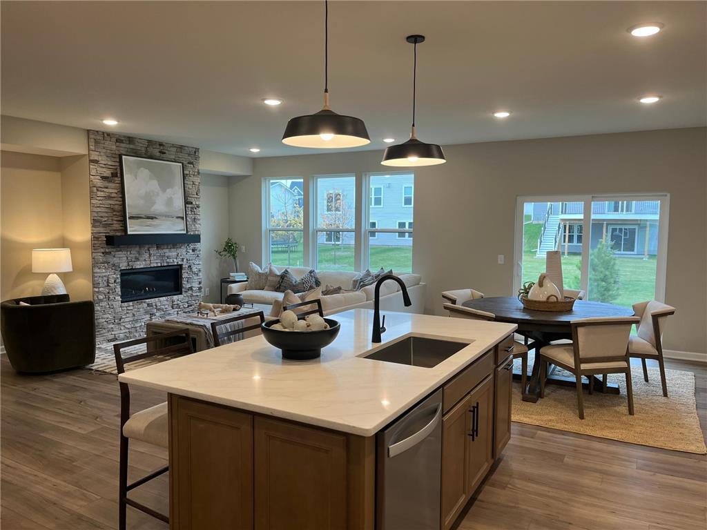 10374 Mcgregor Boulevard Woodbury MN 55129 7002975 image1